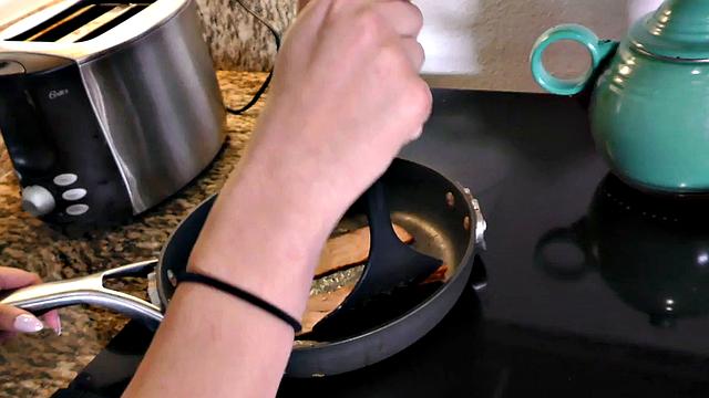 BJ 21yo slut loves sucking stiff dick while stroking it