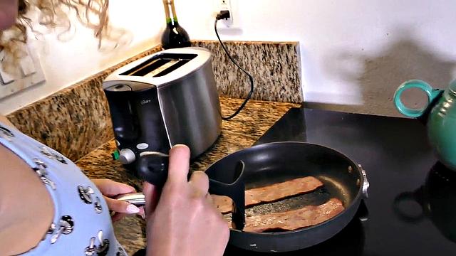 BJ 21yo slut loves sucking stiff dick while stroking it