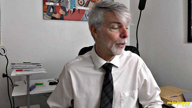 Richard Lennox: Social Media Slacker