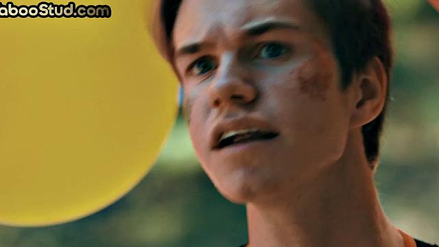 Weird skinny twink fucked by stepdaddy till facial.