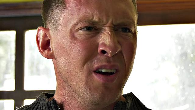 Facesitting MILF in nylons enjoys MMF 3some