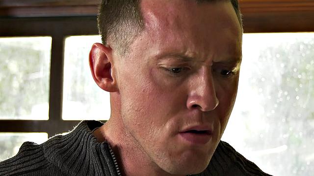 Facesitting MILF in nylons enjoys MMF 3some