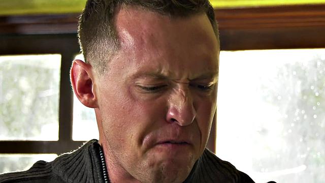 Facesitting MILF in nylons enjoys MMF 3some