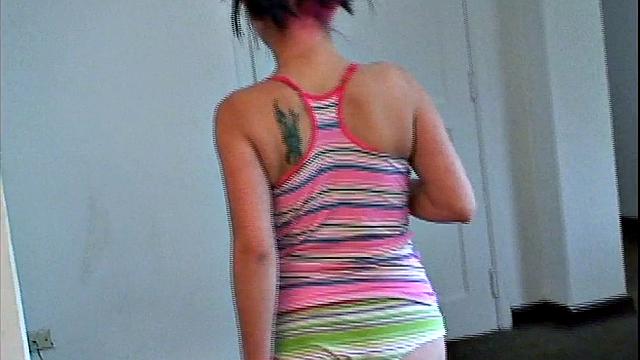 Teen Diana Masturbates in Solo