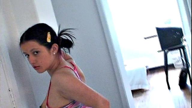 Teen Diana Masturbates in Solo