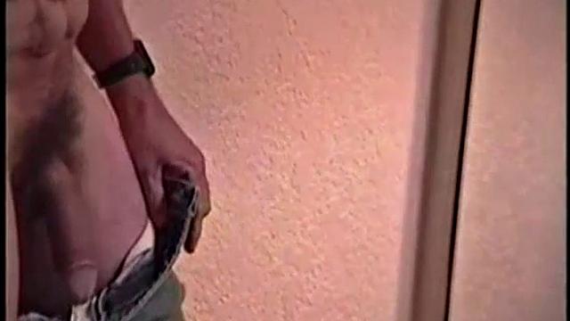 Джимми хвастается своим трудяга-телом и получает жёсткую порку