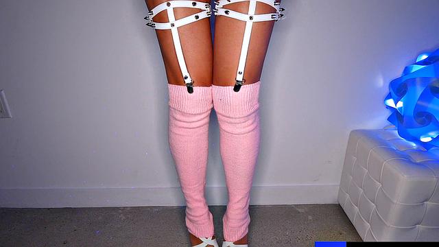 Insanely Hot Bubble Butt Adria Rae