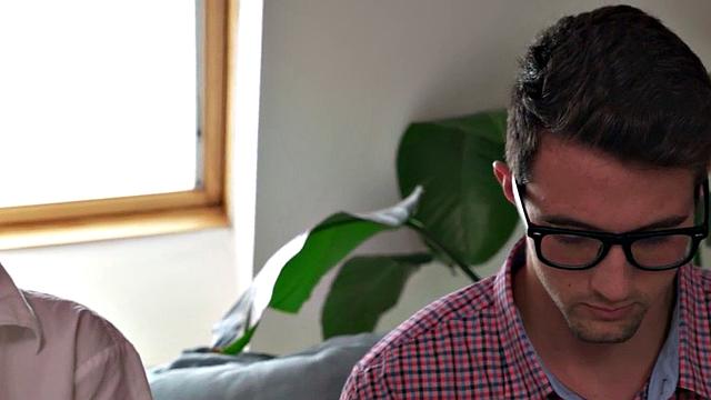 21yo tall GF gets fingered and fucked by BF