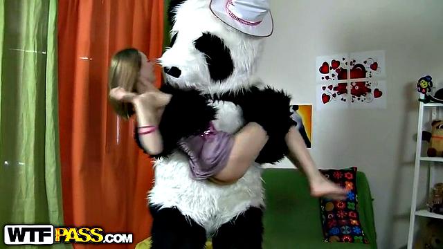 Video with hot nude babes