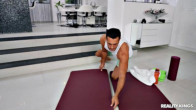 Stretching My Flatmate