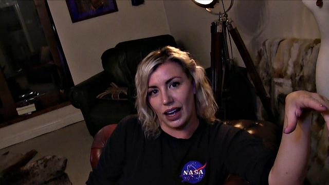 пышная сводная сестра получает по полной и вся в сперме на лице