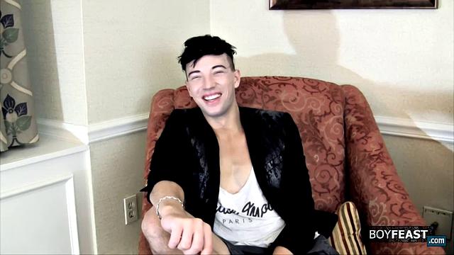 Smooth &amp;amp; Fit Jake Pumps Out A Huge Load - Jake Diamante