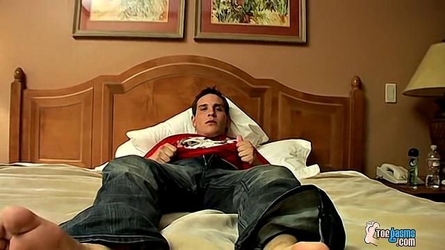 Dylan Mclovin, the Barefoot Jock, Jerks Off