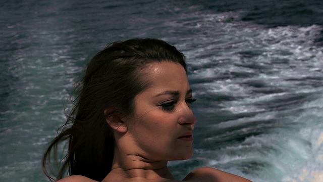 раскрепощённая красотка с wall street соблазняет сразу двух агентов на яхте