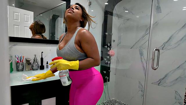 Slutty black maid fucked by big dick in wet hole