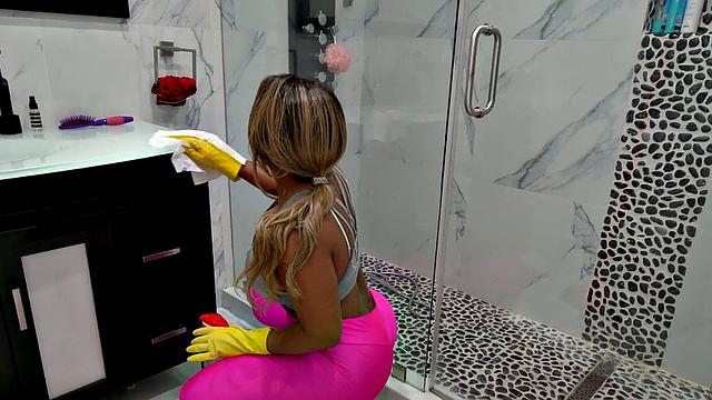 Slutty black maid fucked by big dick in wet hole