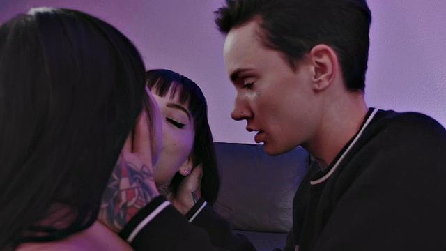 Tattooed 21yo dyke licked by curvy GF with big ass and boobs