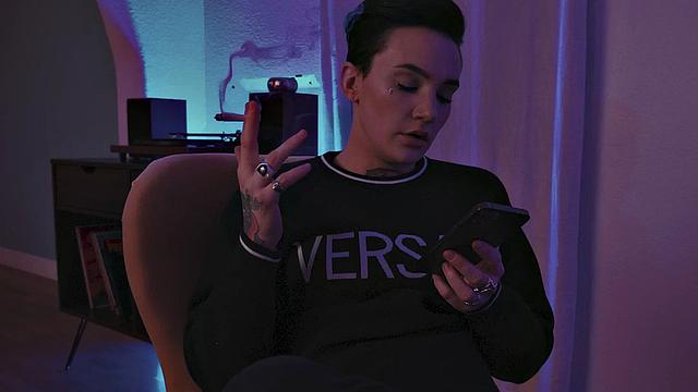 Tattooed 21yo dyke licked by curvy GF with big ass and boobs