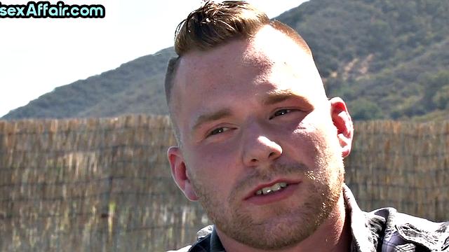 Bigtited bisex MILF sucks cock and gets pussylicked in 3some