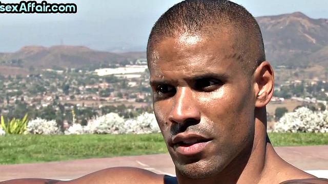 Bigtited bisex MILF sucks cock and gets pussylicked in 3some