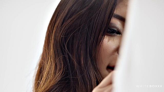 Реа Лил Блэк выбирает игрушки и трахает своего сексуального дворецкого до оргазма, сперма на животе в финале.