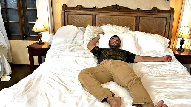 Bisex babe in lingerie pussylicked in MMF 3some