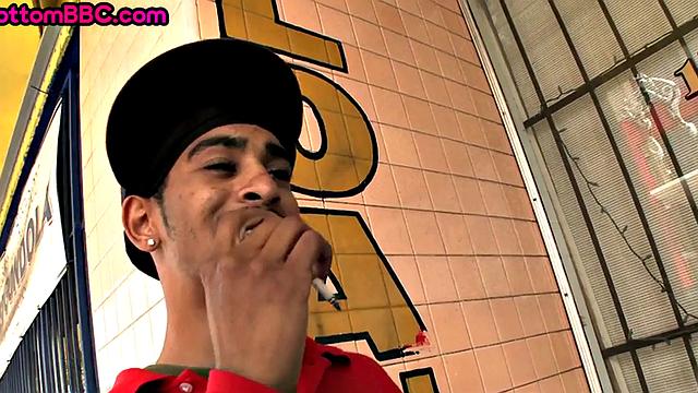 Худой черный парень отдается в анал за деньги и кончает жёстко