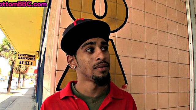 Худой черный парень отдается в анал за деньги и кончает жёстко
