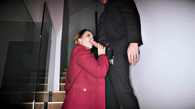 Jennifer Cums Alive at night