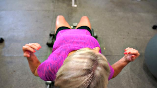 смотри, как пэйтон холл соблазняет пасынка на самоизоляции