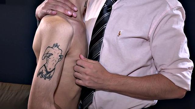 Йорис и Иван выясняют, кто сверху, кровать не выдерживает