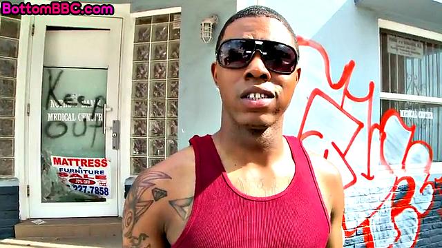 Pulling ebony gets analsmashing by white