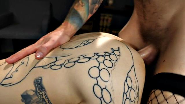 Mesmerized crossdresser fucks office with tattoos