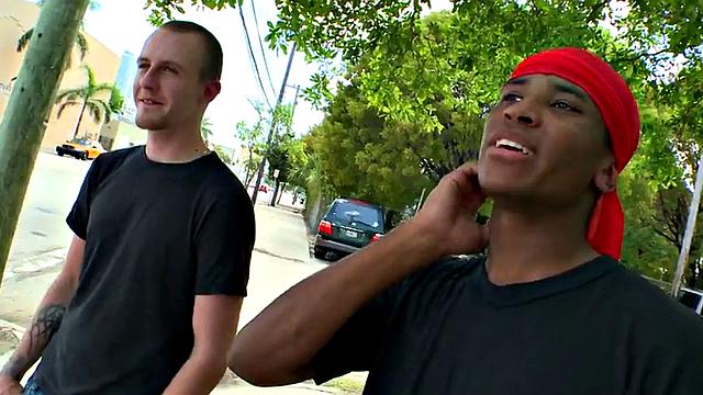 Amateur thug picked up and banged in public place