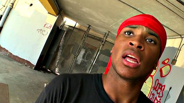 Amateur thug picked up and banged in public place