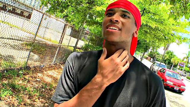 Amateur thug picked up and banged in public place