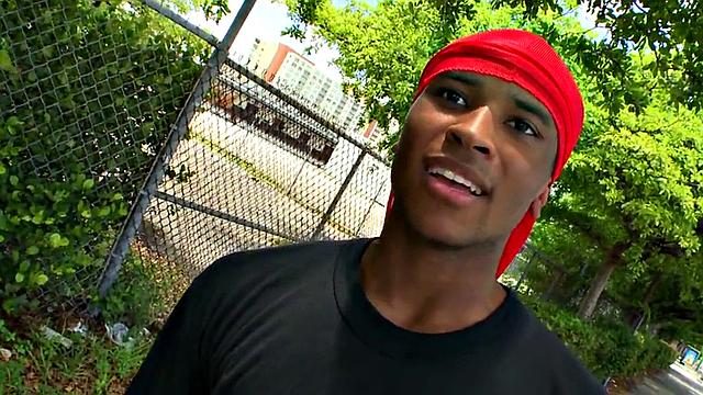 Amateur thug picked up and banged in public place