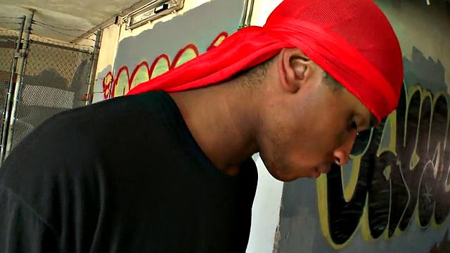 Amateur thug picked up and banged in public place