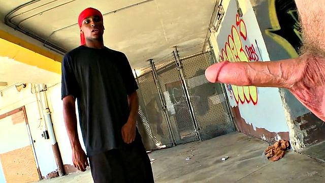 Amateur thug picked up and banged in public place