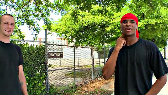 Amateur thug picked up and banged in public place