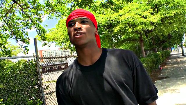 Amateur thug picked up and banged in public place