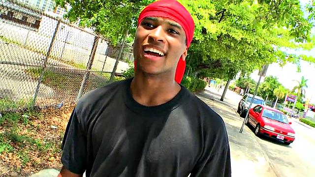 Amateur thug picked up and banged in public place