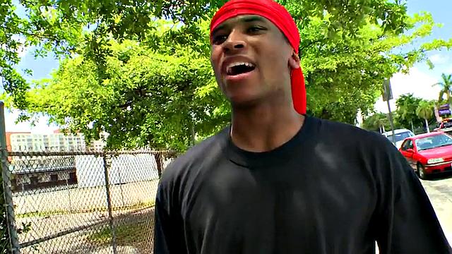 Amateur thug picked up and banged in public place