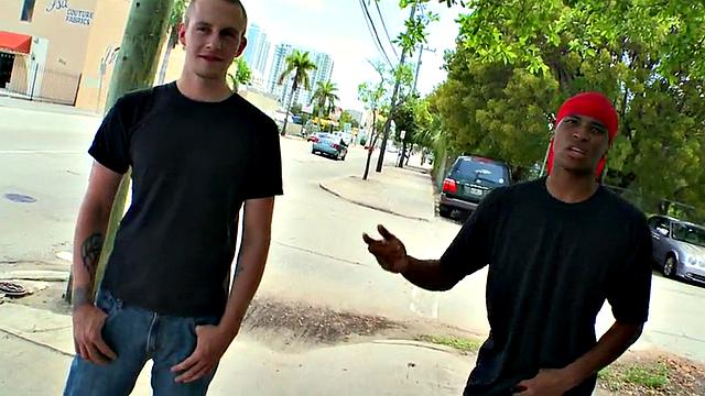 Amateur thug picked up and banged in public place