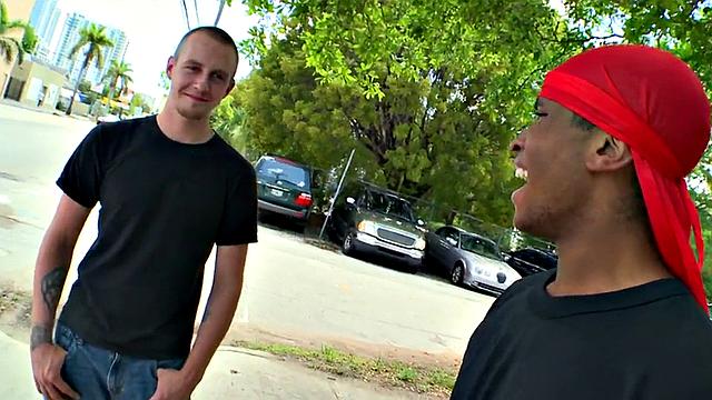 Amateur thug picked up and banged in public place