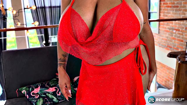 Мия Тонсон сходит с ума по большому члену