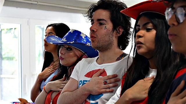 khloe трахает отчима и сводного брата - жесткое трио на memorial day