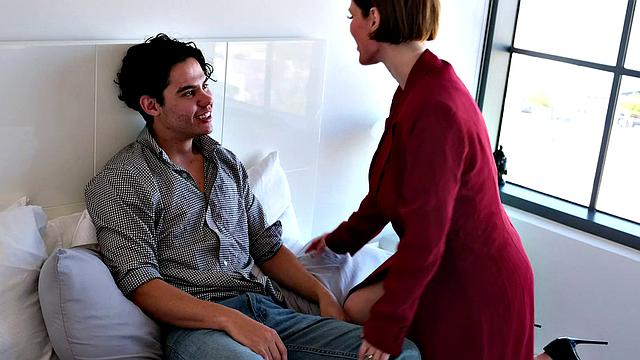 Каска Акашова идет на собеседование, а оказывается лицом в спермe молодого