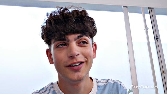 Zayne Bright Fucks Justin Host