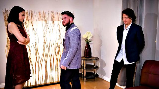 Задорная сводная с сестра с широкой жопой шпилит брата и считает это йогой